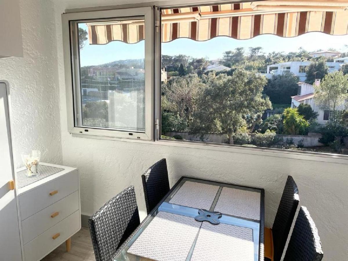 Entre St-Raphael Et St-Tropez. Studio Pieds Dans L'Eau, A Partir De 600 Euros/Semaine. Сен-Агулф Екстериор снимка